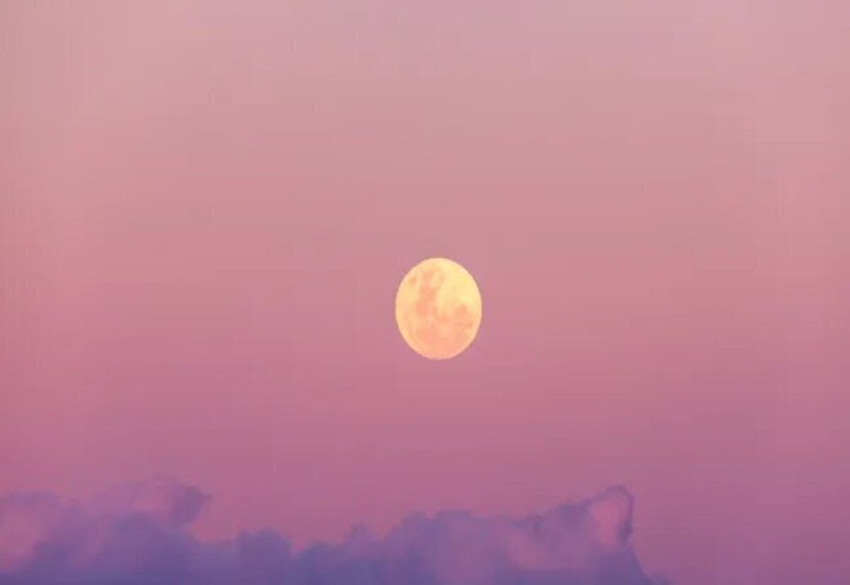 ماه صورتی یکشنبه شب را از دست ندهید!