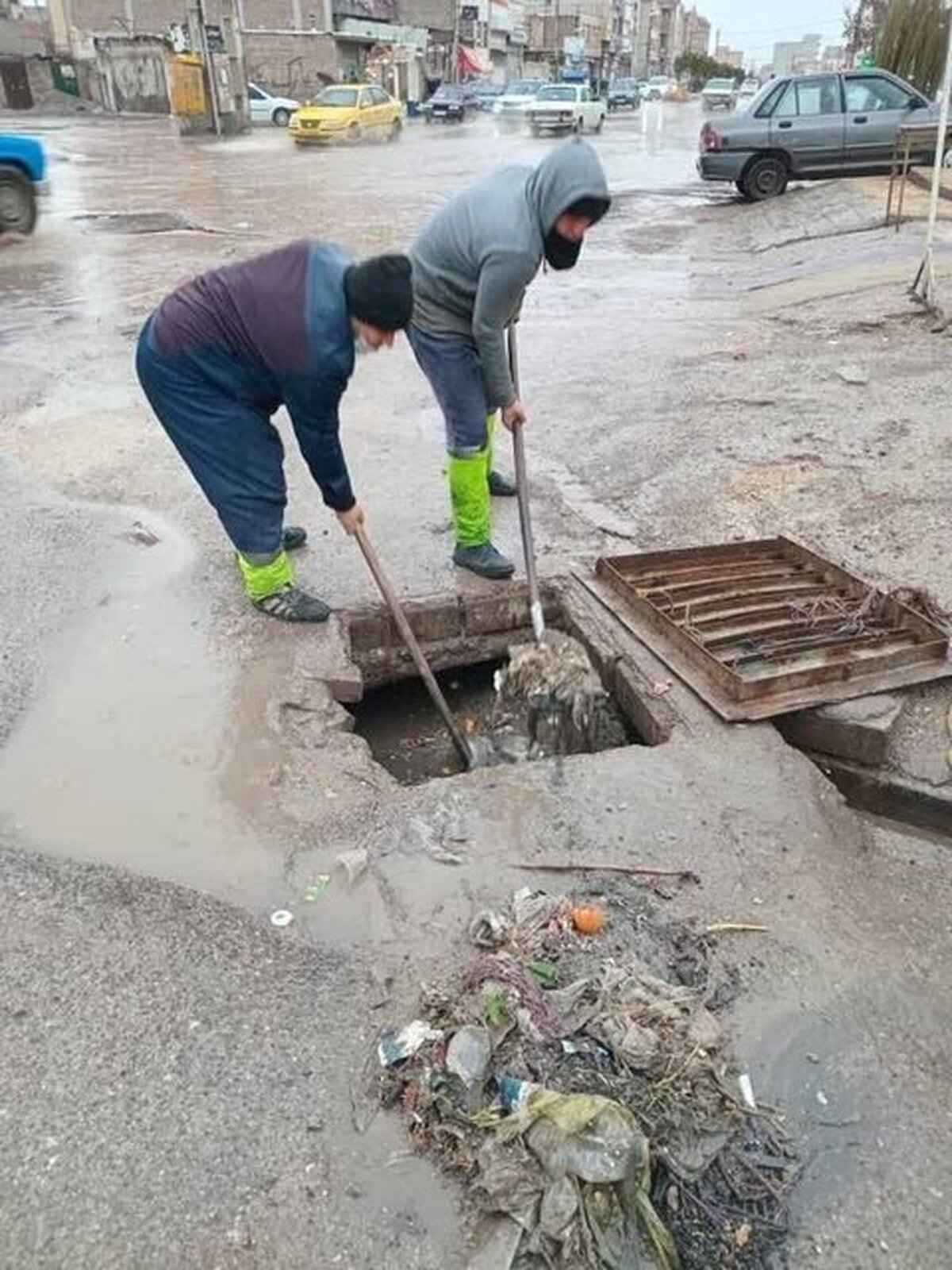 مهم‌ترین عامل آب گرفتگی در اردبیل ریختن زباله در نهر‌ها و جوی‌ها است