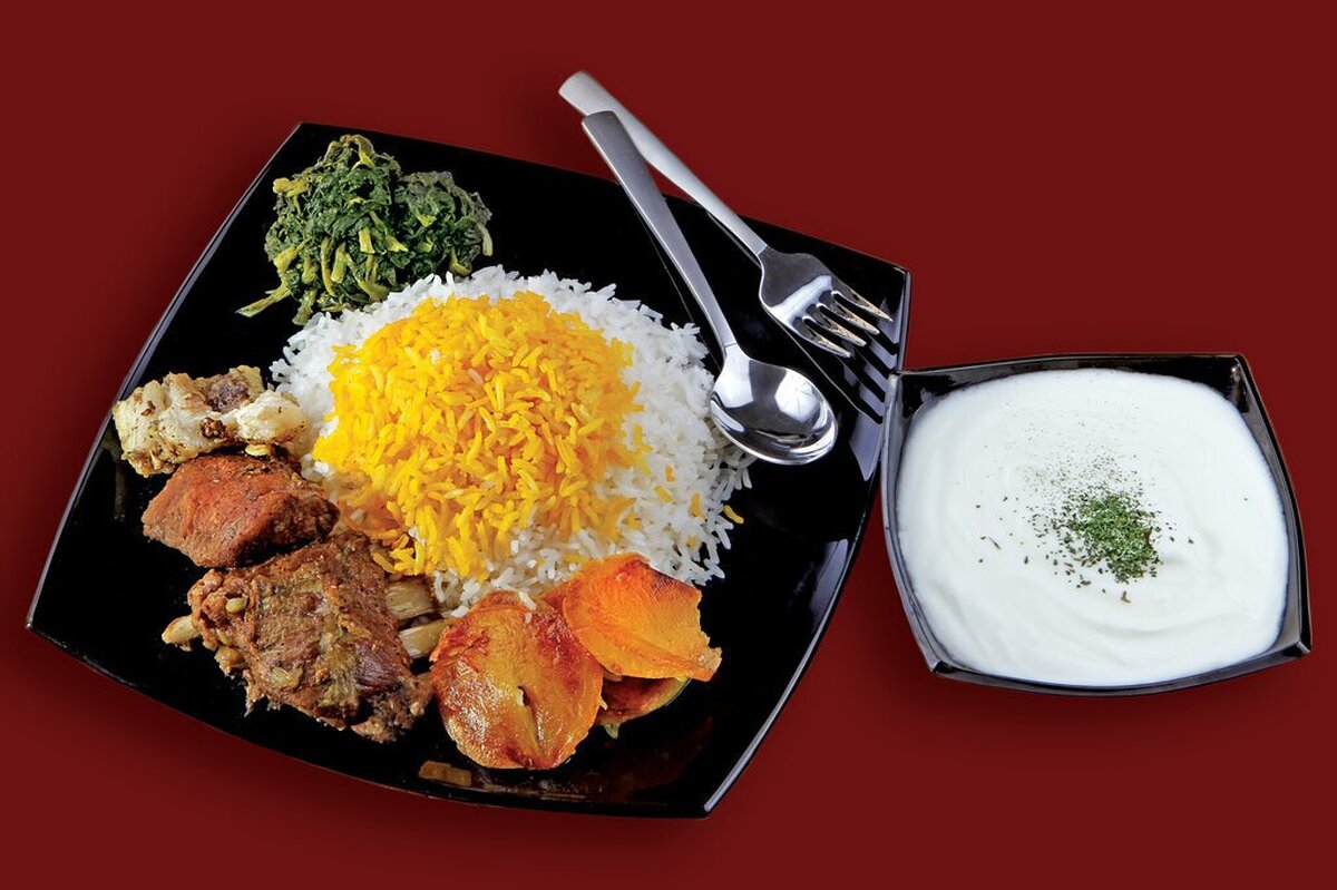 سفر تا صد تهیه ته‌چین گرمساری/غذایی که در مراسم‌ها حرف اول را میزند!