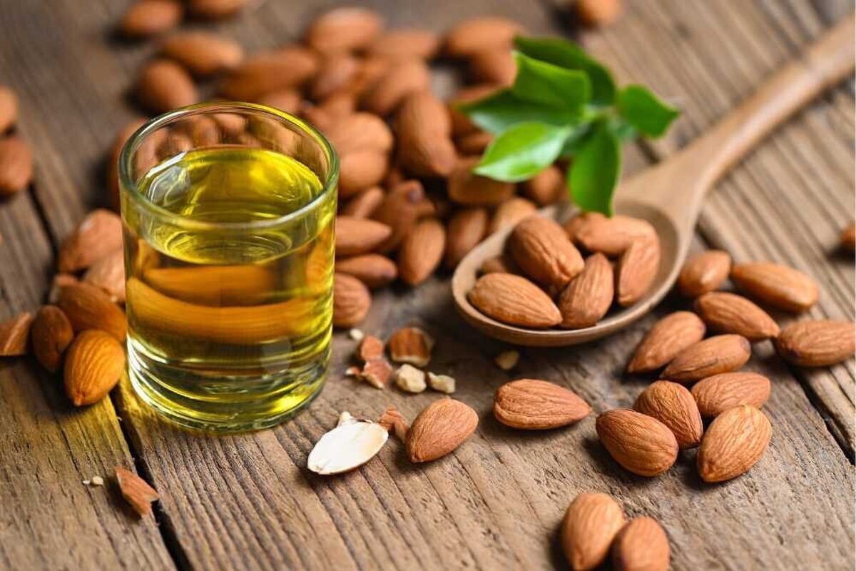 روغنی که شاه کلید‌های طب سنتی است! /از پاکسازی پوست تا رفع سیاهی دور چشم