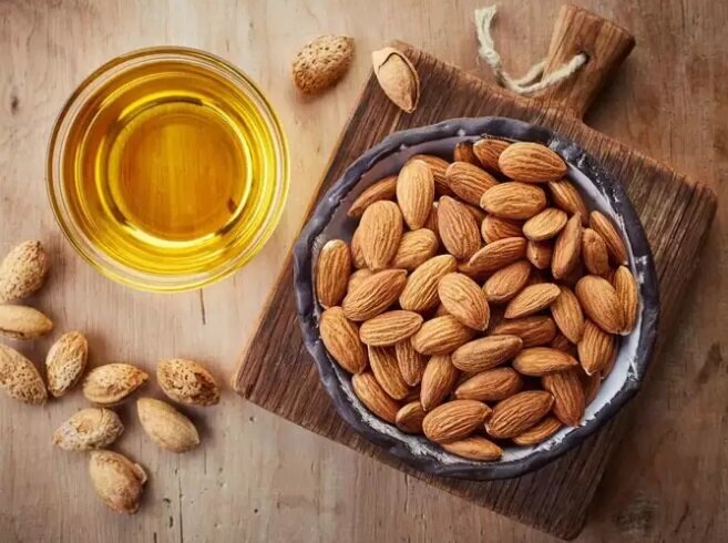 روغنی که شاه کلید‌های طب سنتی است! /از پاکسازی پوست تا رفع سیاهی دور چشم