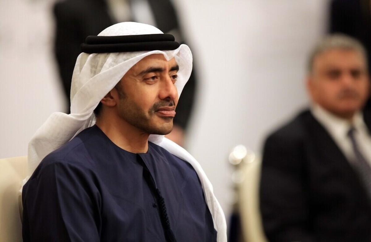 دیدار با عبدالله بن زاید با وزیر امور خارجه عمان در مورد آخرین تحولات مذاکرات ایران و آمریکا گفت‌و‌گو کرد
