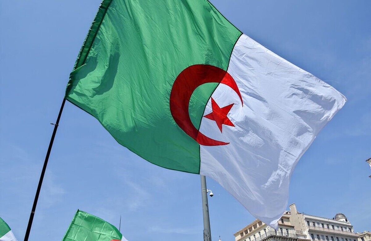 وزارت خارجه الجزایر: اعتراض شدید خود را در پی زندانی شدن یک کارمند کنسولگری الجزایر در فرانسه به اطلاع سفیر پاریس رساندیم