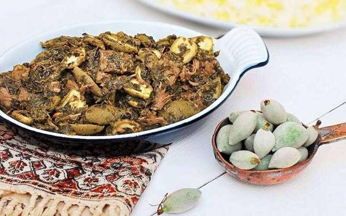 تا فصل چغاله بادام تمام نشده این خورش خوشمزه را درست کنید!