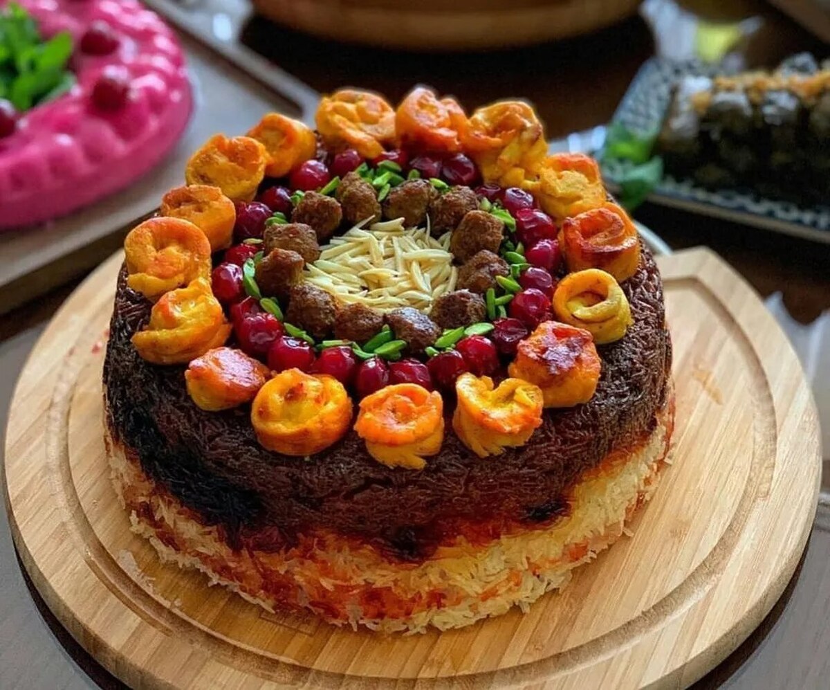 ته‌چین بهاریِ آلبالو علاوه بر شیک مجلسی بودنش بسیار خوشمزه و لذیذ است