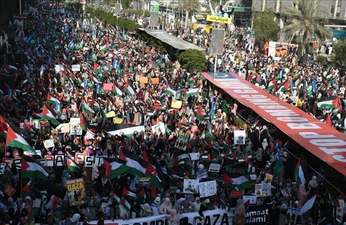 ده‌ها هزار نفر در همبستگی با فلسطین و محکوم کردن جنگ اسرائیل در پاکستان تظاهرات می‌کنند