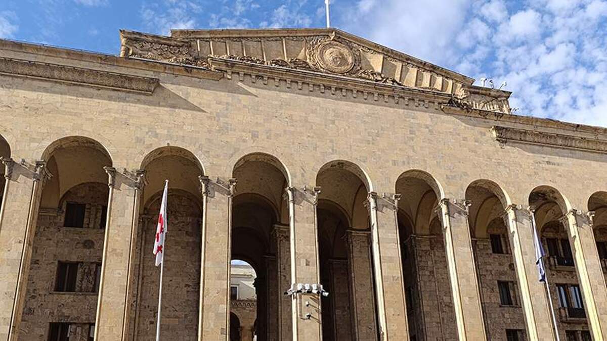 گالوزین معاون وزیر امور خارجه فدراسیون روسیه آمادگی خود را برای احیای روابط دیپلماتیک با گرجستان اعلام کرد