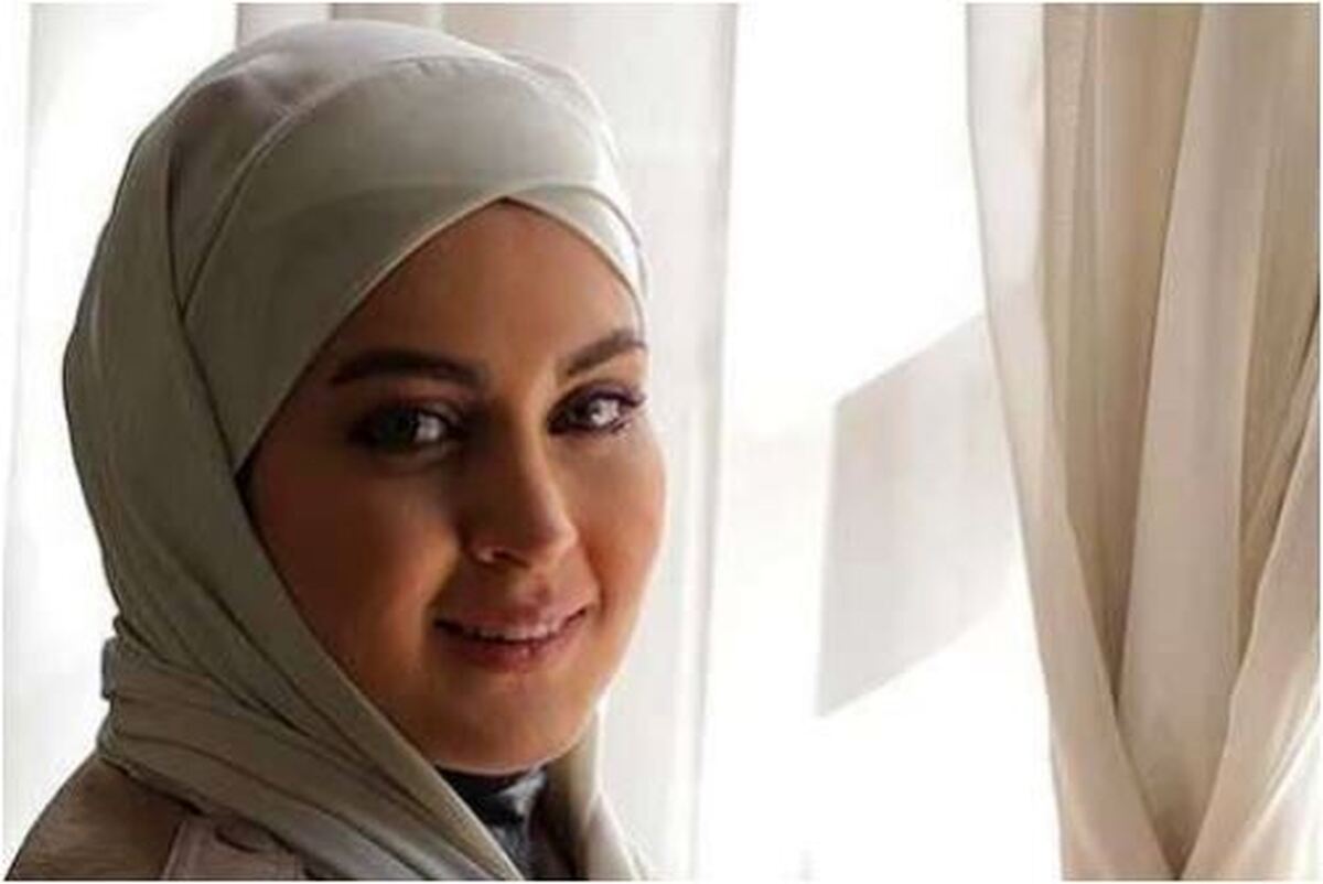 استایل اسپرت و شیک همسر مجری معروف تلویزیون در یک روز برفی