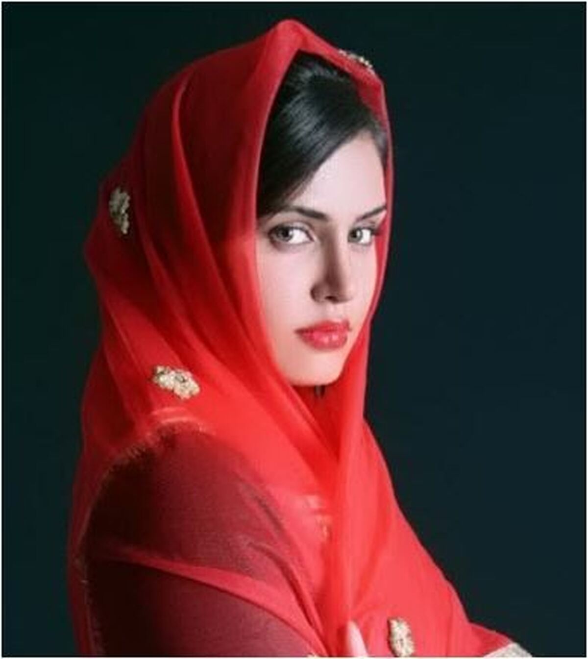 استایل خاص و شیک الناز شاکردوست با رنگ موی فانتزی اش جلب توجه کرد