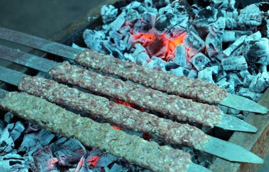 رسپی کباب بناب آذربایجانی؛ لذیذ‌ترین کبابی که تو عمرتون خوردید!