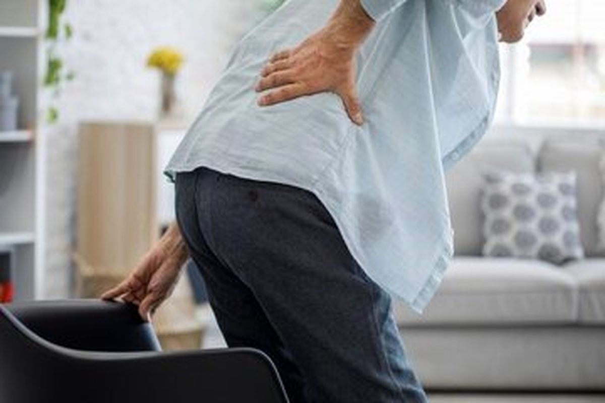استفاده نادرست از موبایل چگونه به گردن و ستون فقرات آسیب میزند؟