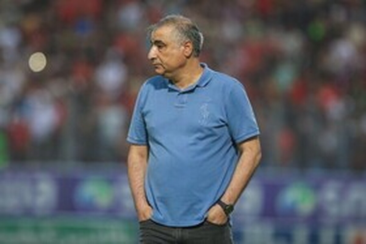 ساکت الهامی همچنان روی نیمکت نساجی می‌نشیند