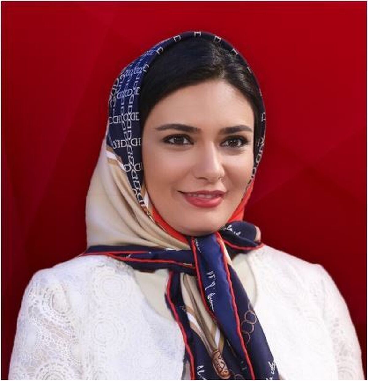 تصویر پر بازدید از میکاپ شیک و خانومی لیندا کیانی/تغییر چهره خانم بازیگر را از دست ندهید