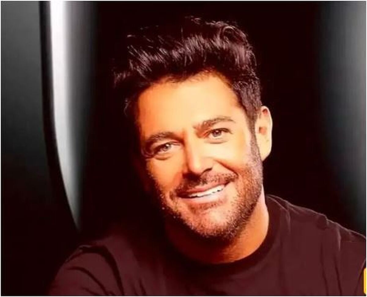 احساس راحتی زیاد رضا گلزار در یک آرایشگاه عمومی سوژه شد/فیگور دیگه‌ای نبود؟