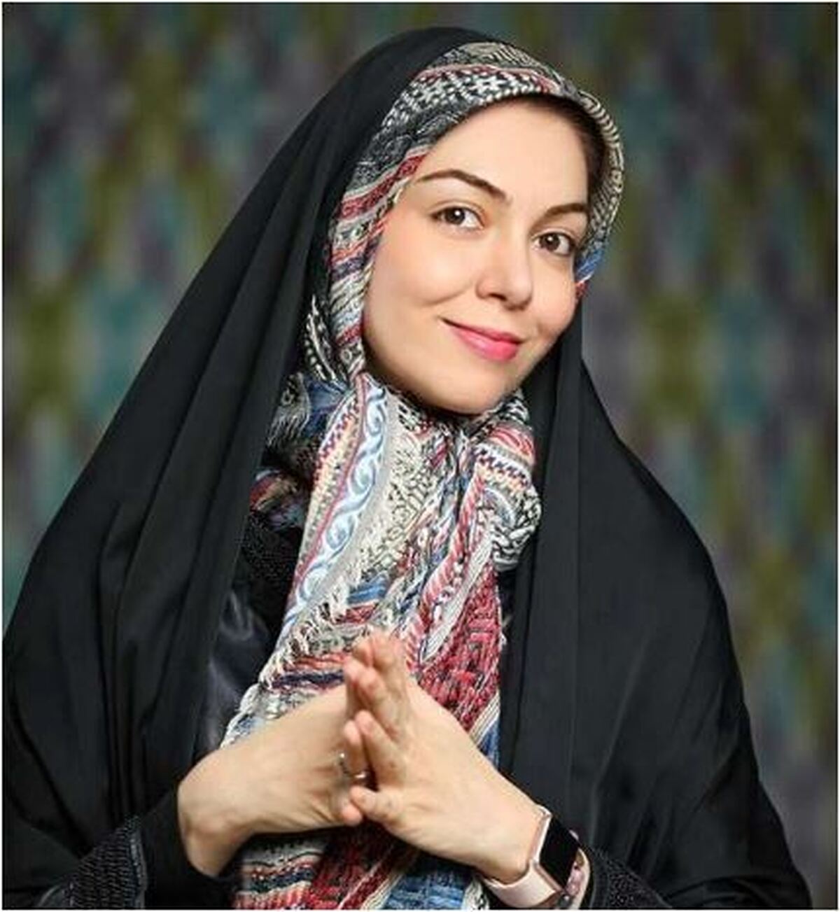 مروری بر مراسم سالگرد آسمانی شدن آزاده نامداری با تزئینات خاص و تاج گل‌های با شکوه