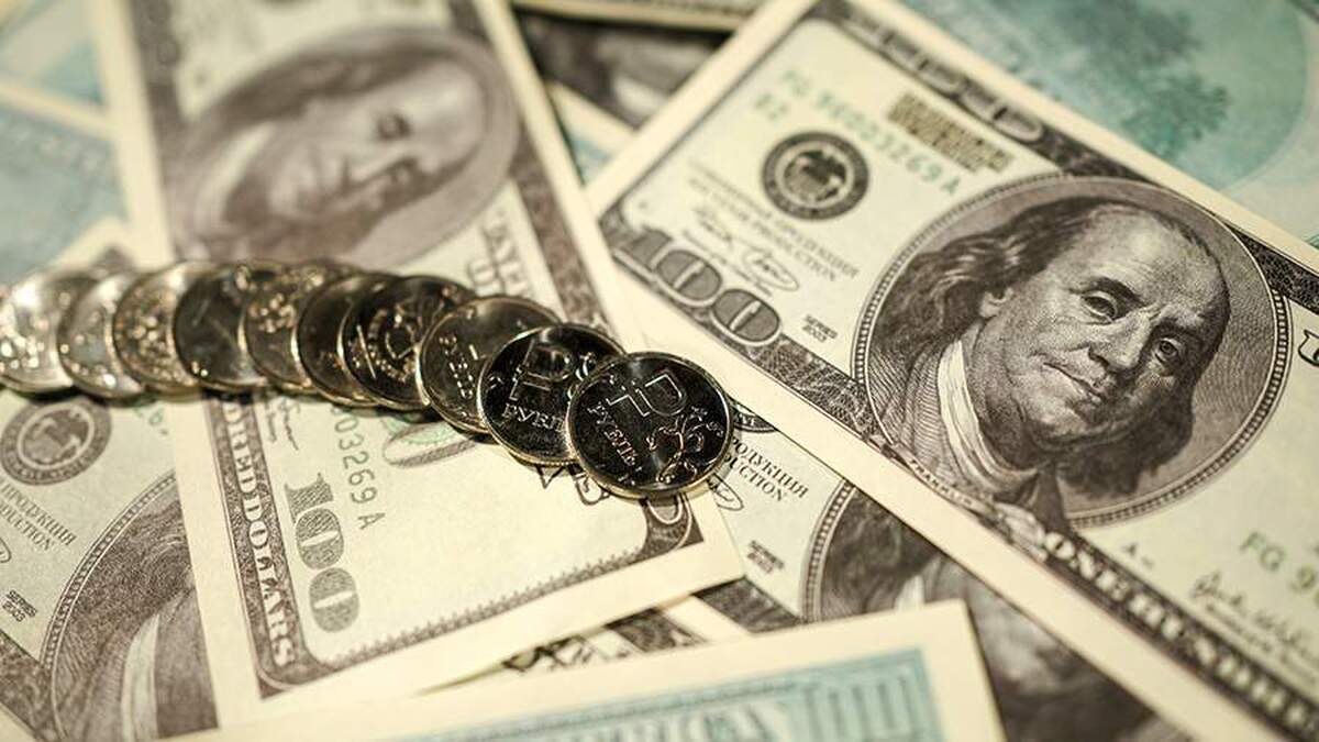 بلومبرگ از تقویت روبل روسیه در برابر دلار خبر داد