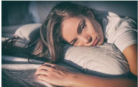 چگونه موقع خواب ذهن خود را خاموش کنیم؟