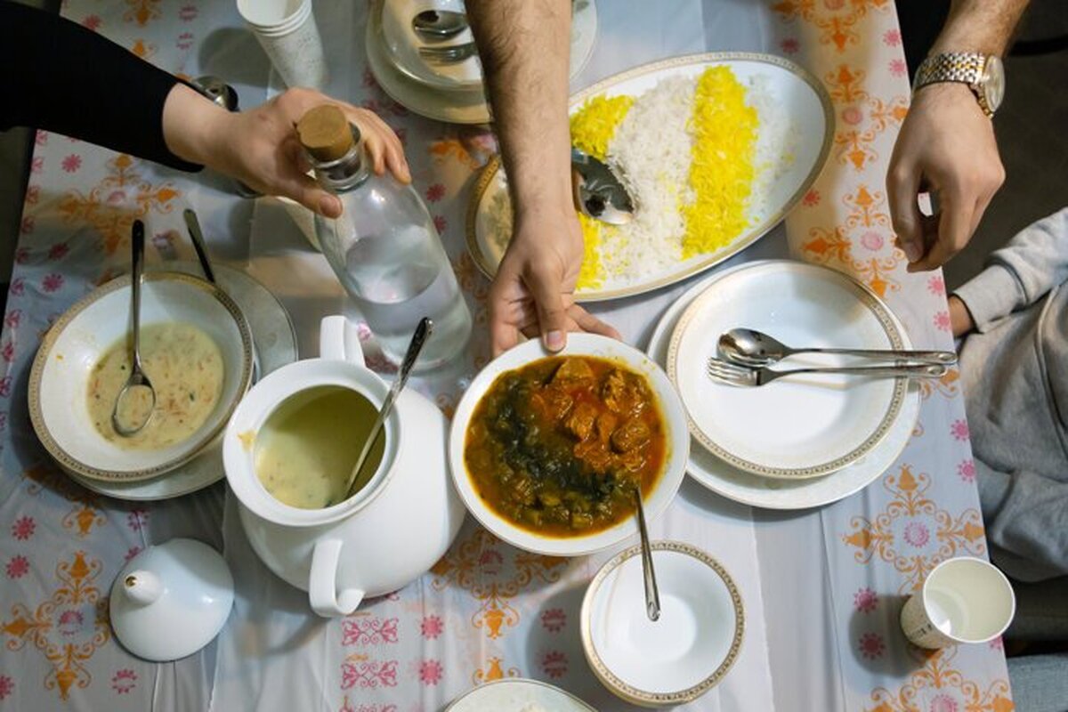 عوارض خوردن سریع غذا