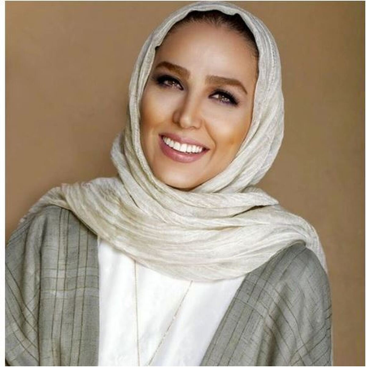 وقت گذرانی دوستانه سوگل طهماسبی در یک کافه دنج/همشون هم صورتی پوشیدن!