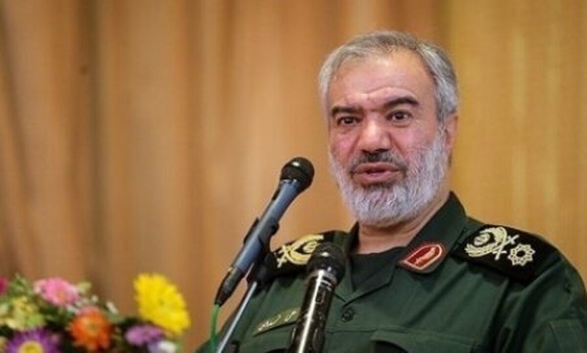 در مقابل دشمن تا بن دندان مسلح نباید کوتاه آمد