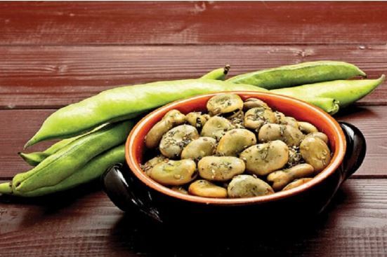 روش‌های صحیح پوست‌گیری و خشک کردن باقلا برای ذخیره کردن