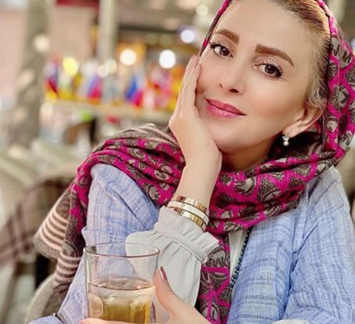 ژست عجیب ژیلا صادقی برای خودنمای با انگشتر قیمتی اش! +عکس