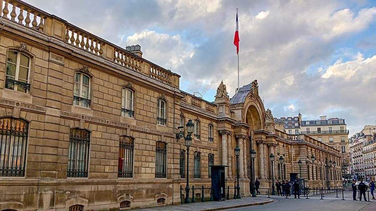 فرانسه خواستار برکناری مکرون از سمت خود شد