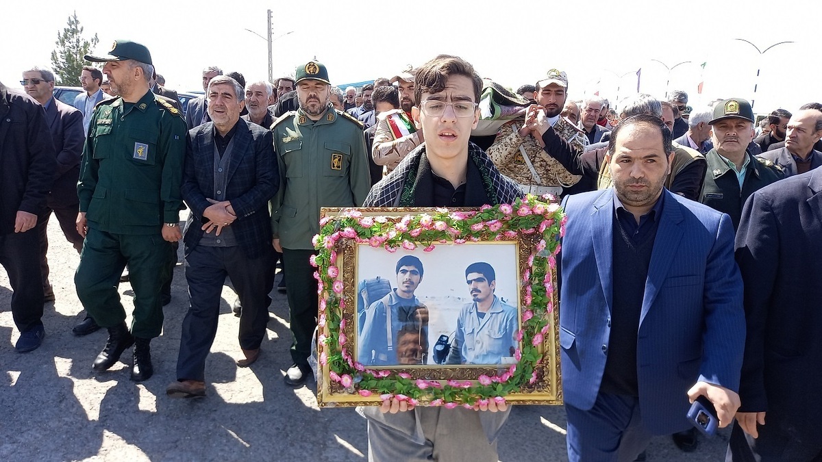 تشییع پیکر مادر شهیدان احمدرضا و خلیل تمهیدی در مراغه