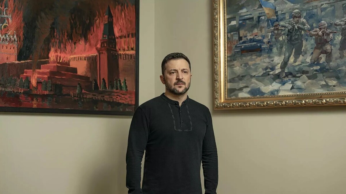 پسکوف در مورد پرتره‌ای از زلنسکی در پس زمینه نقاشی 