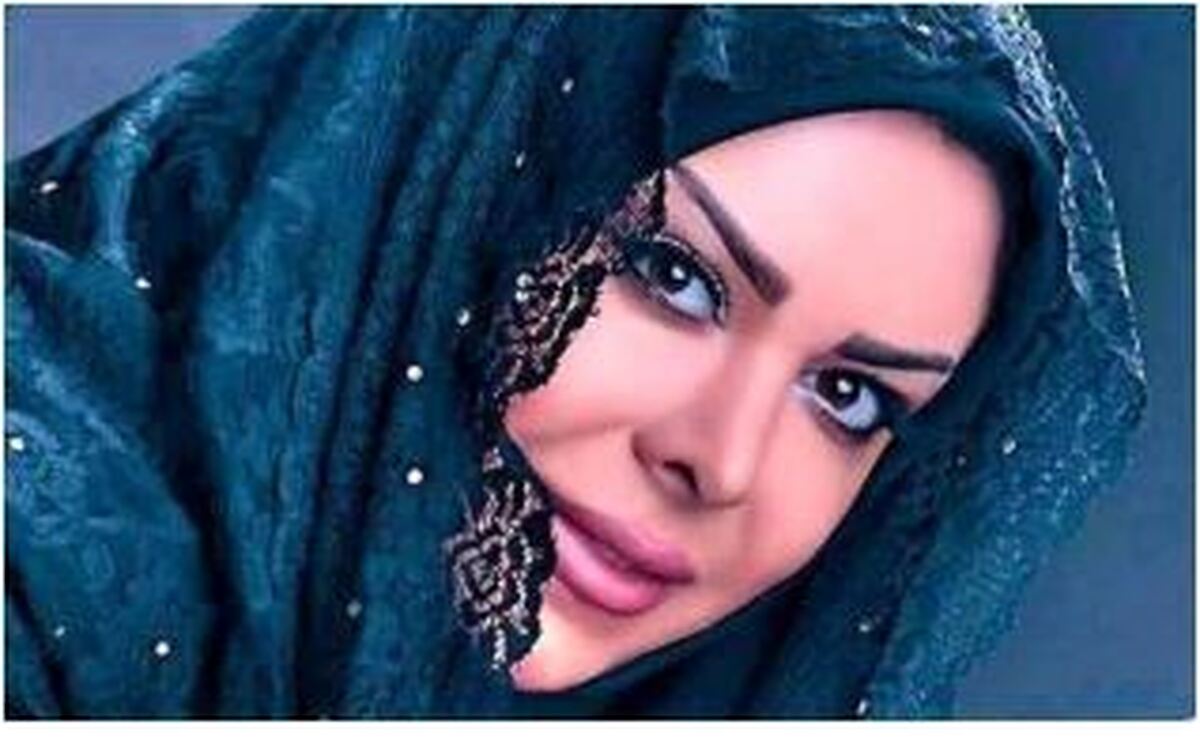 عکس یادگاری فلور نظری با اولین شکوفه‌های بهاری ۱۴۰۴