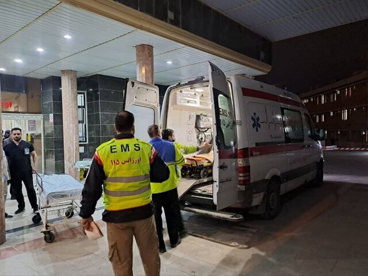 دکتر میعادفر به مصدومان یک حادثه رانندگی رسیدگی کرد