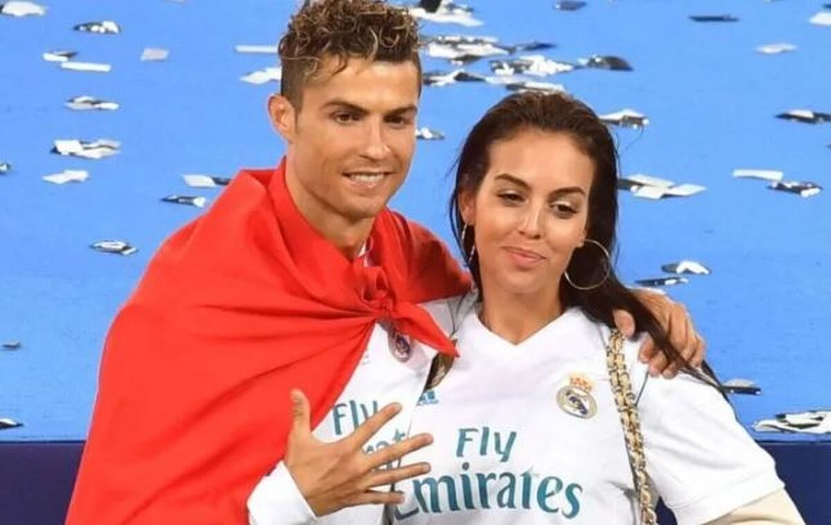 رونالدو با یک عینک دودی خفن در یک رستوران دید شد! +عکس