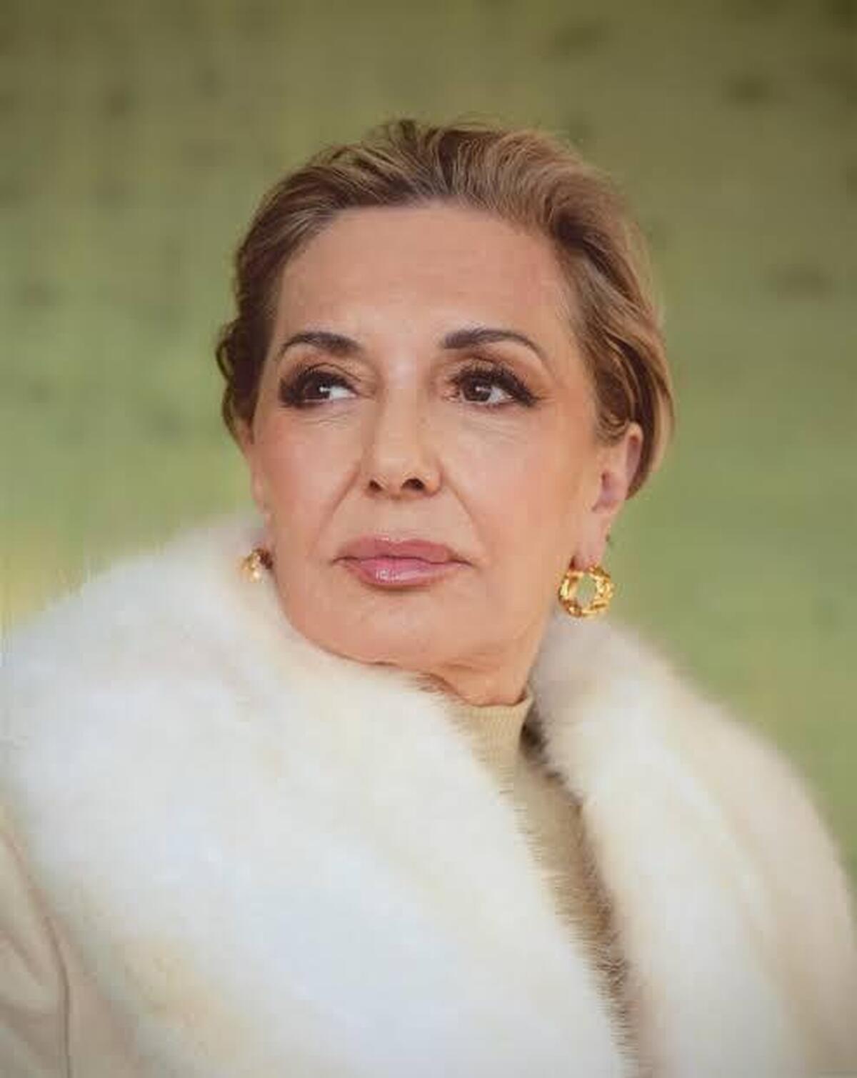 نوجوانی گوگوش با یک گیتار در بغل و استایل کابویی!