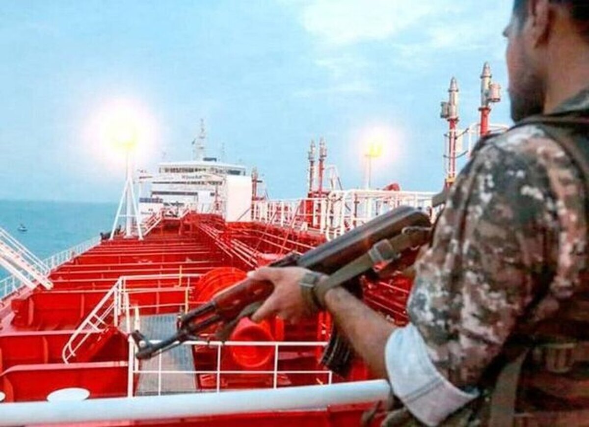 توقیف کشتی یک شرکت بزرگ حوزه صادرات مشتقات نفتی به اتهام قاچاق سوخت