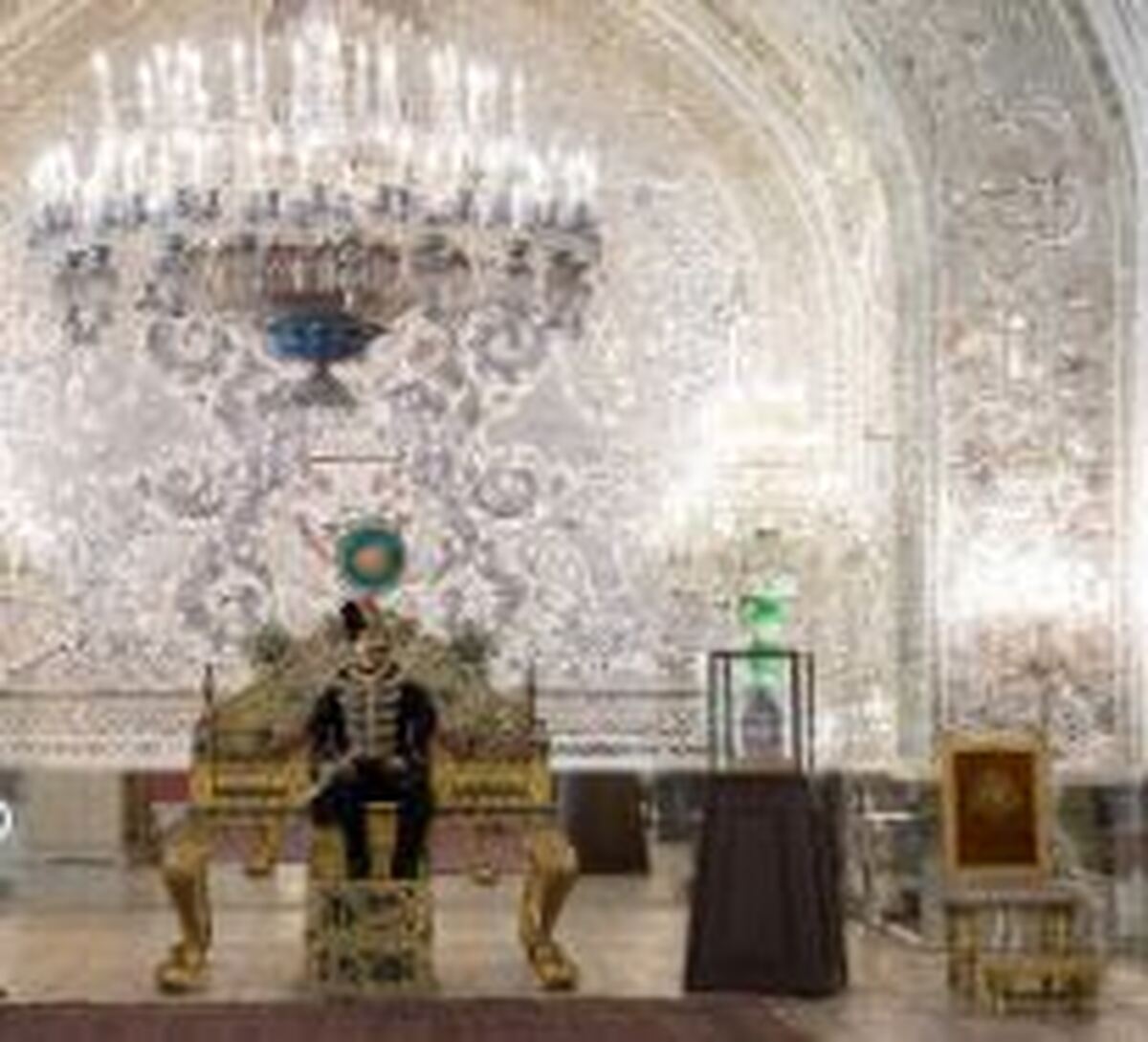 ادامه صدرنشینی تخت جمشید و حافظیه، ازدحام در کاخ گلستان و یک درخواست