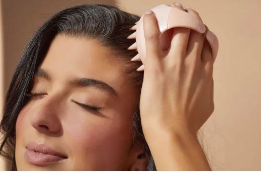 اگر ریزش مو دارید با ماساژ تخصصی آن را درمان کنید