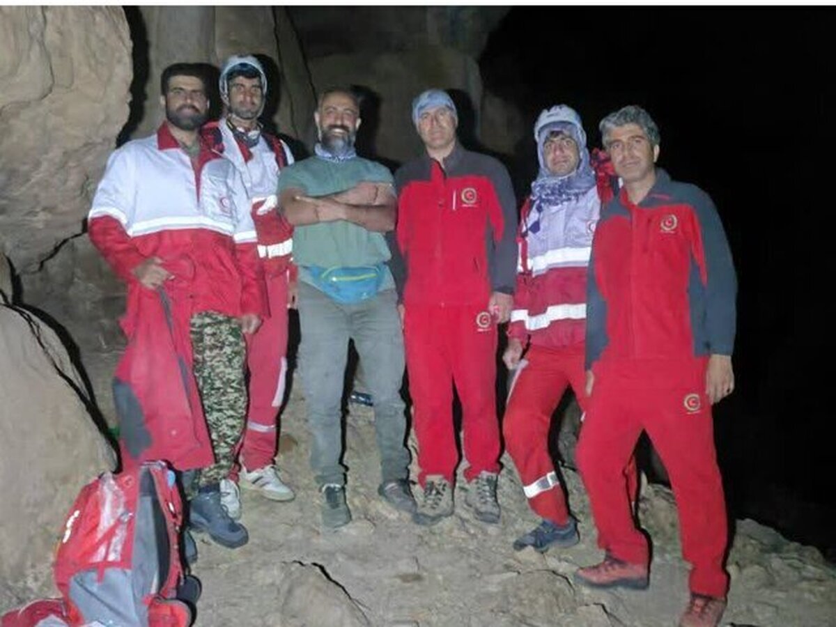 نجات گردشگر مفقودشده در دره شیرز پس از ۸ ساعت عملیات شبانه