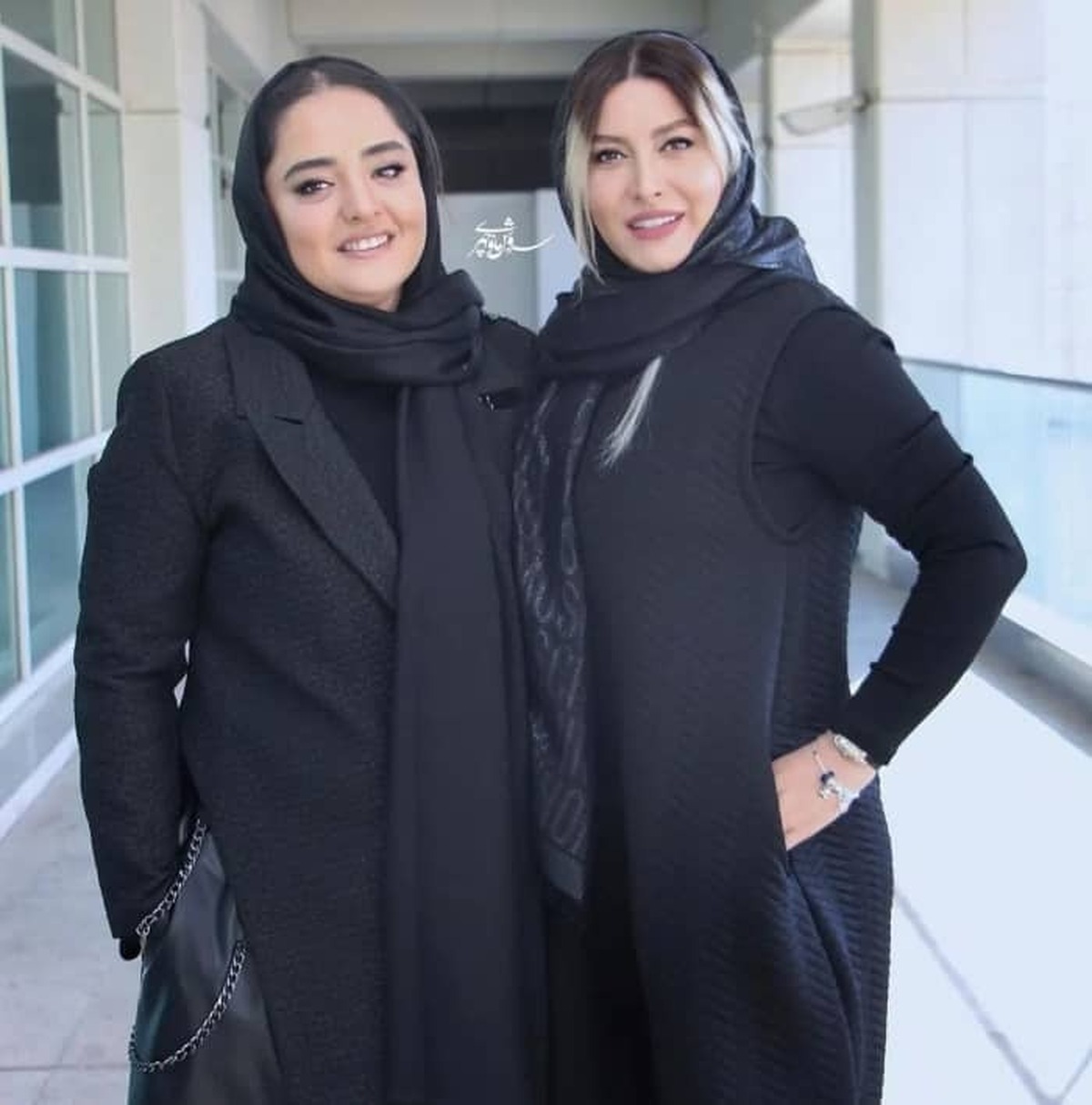 عکس شکار شده از خوش گذرونی دو نفره فریبا نادری و نرگس محمدی در روسیه
