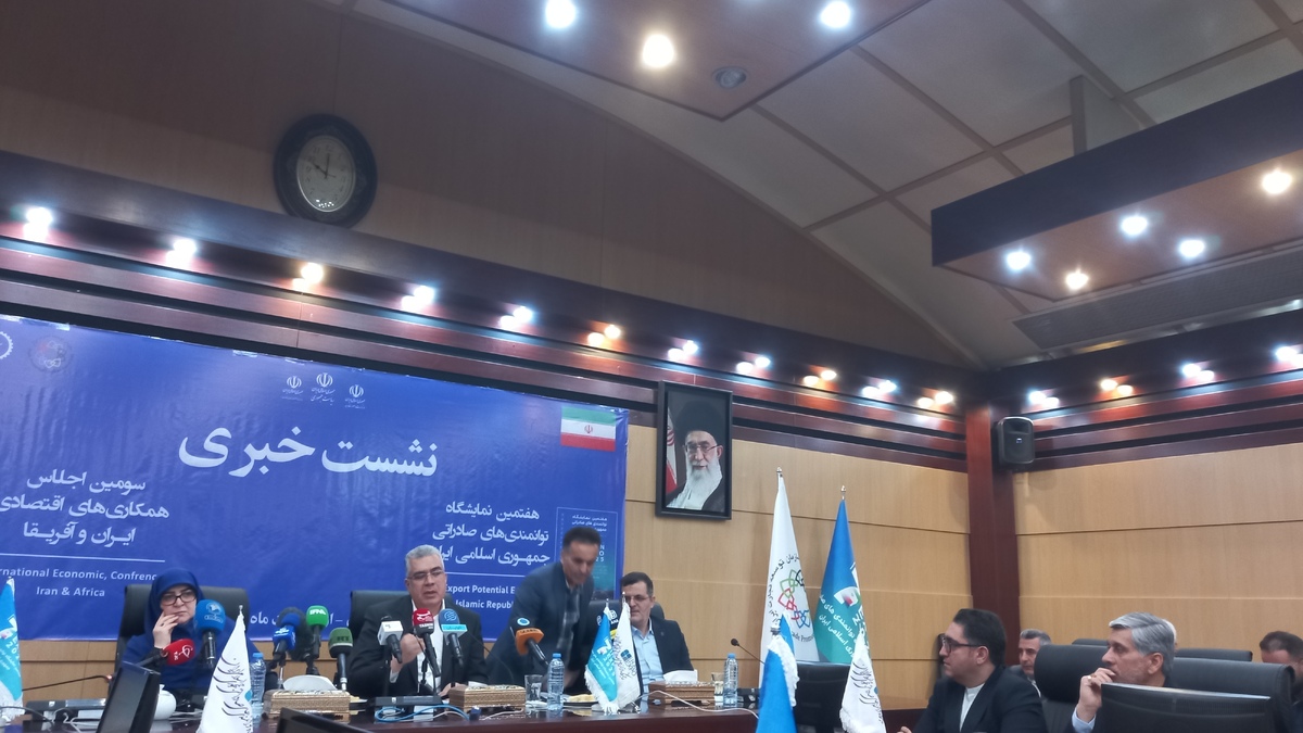 در مذاکرات با آمریکا ذوق زده نیستیم / امور داخلی را به مذاکره گره نزده‌ایم