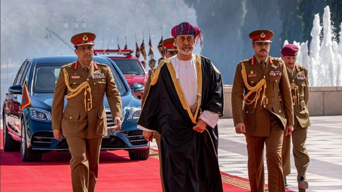 سلطان عمان برای گفت‌و‌گو با پوتین عازم مسکو شد