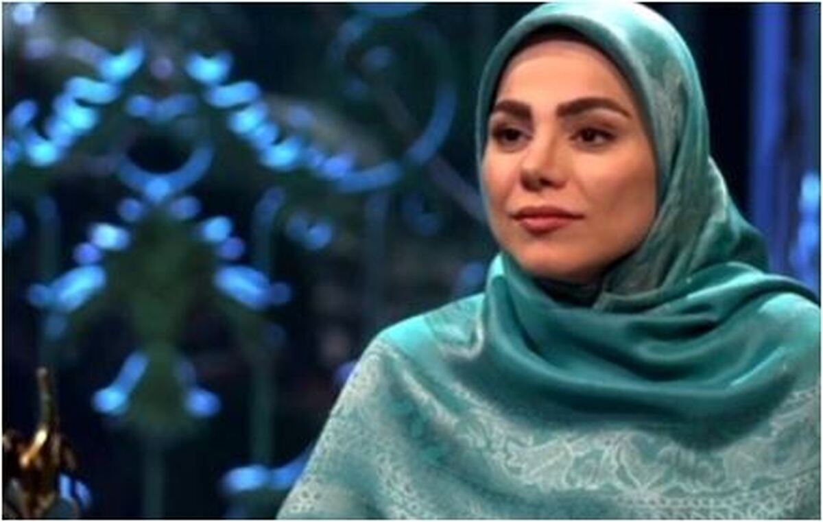 تصویر شکار شده از مجری جذاب تلویزیون همراه با دختر کوچولویش در اکران یک فیلم