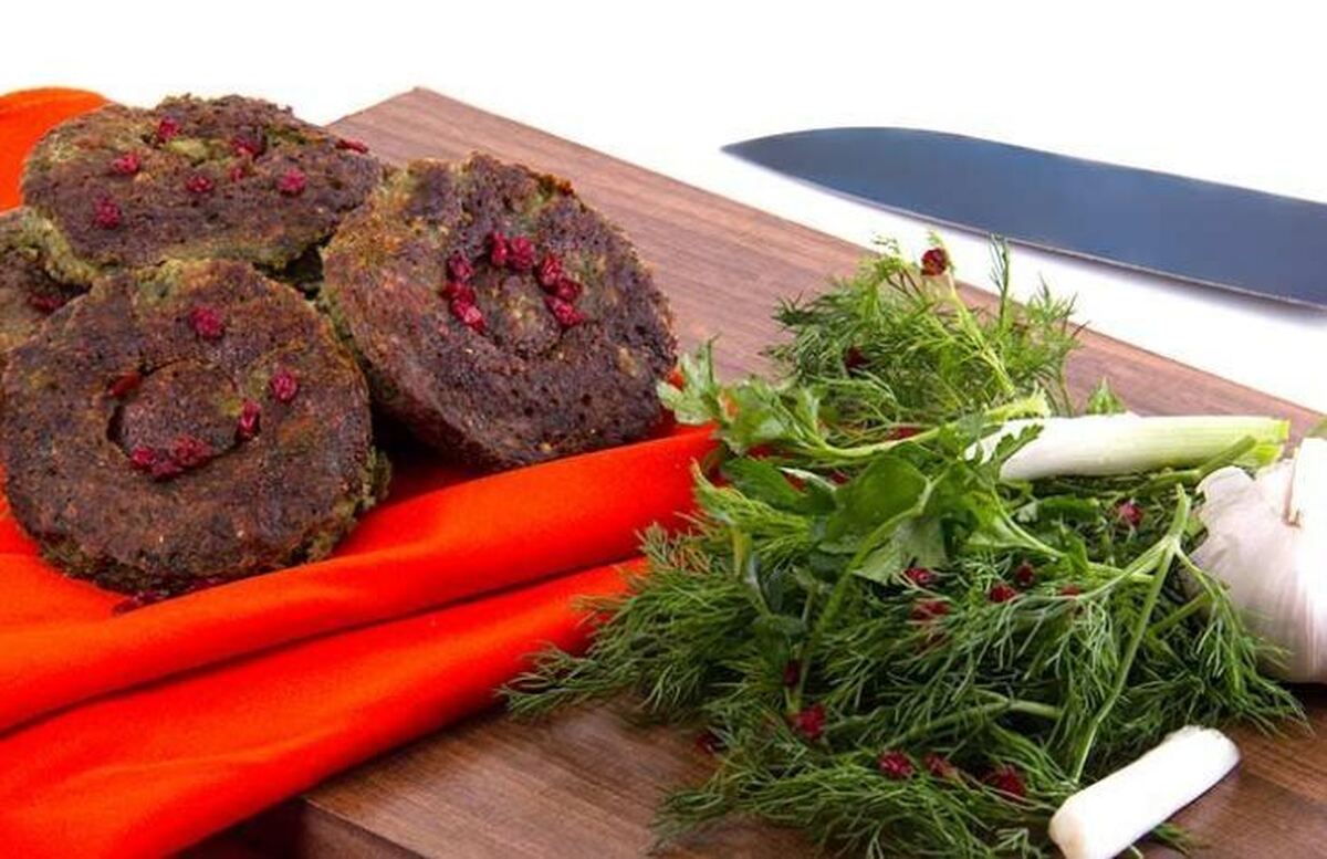 کوکو باقالی با گردو و گشنیز یک غذای سریع السیر