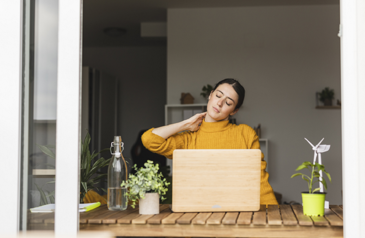 محدودیت نشستن روزانه و هشدار برای درد گردن