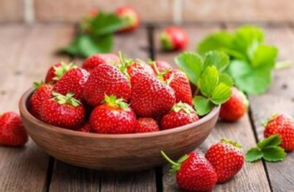 علائمی که نشان می‌دهد به توت فرنگی حساسیت دارید را بدانید