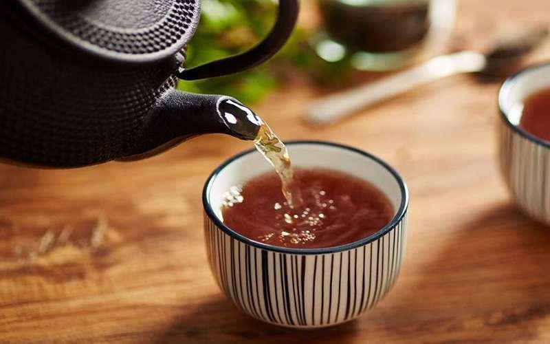 مضرات خوردن چای بعد از غذا که کسی به شما نمی‌گوید!