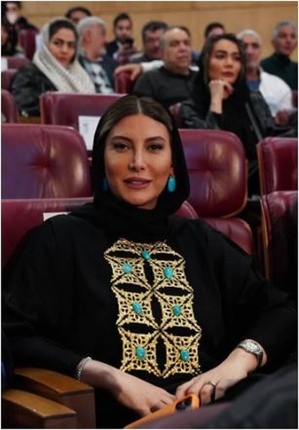 پرتره جذاب و دیدنی فریبا نادری با چادر و حجاب کامل دیدن دارد! +عکس