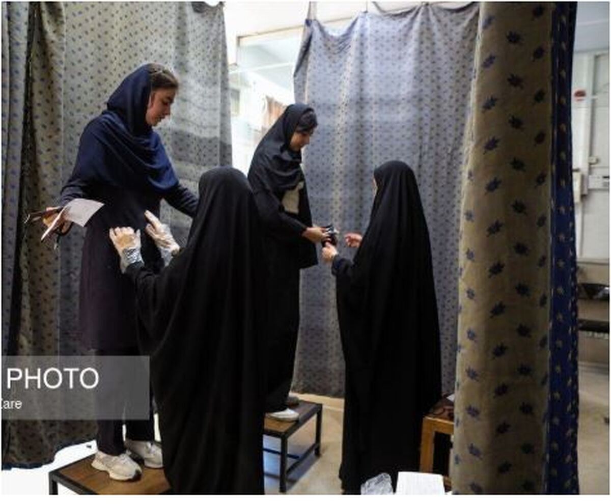 تصویر پر بازدید از بازرسی‌های بدنی داوطلبان کنکور