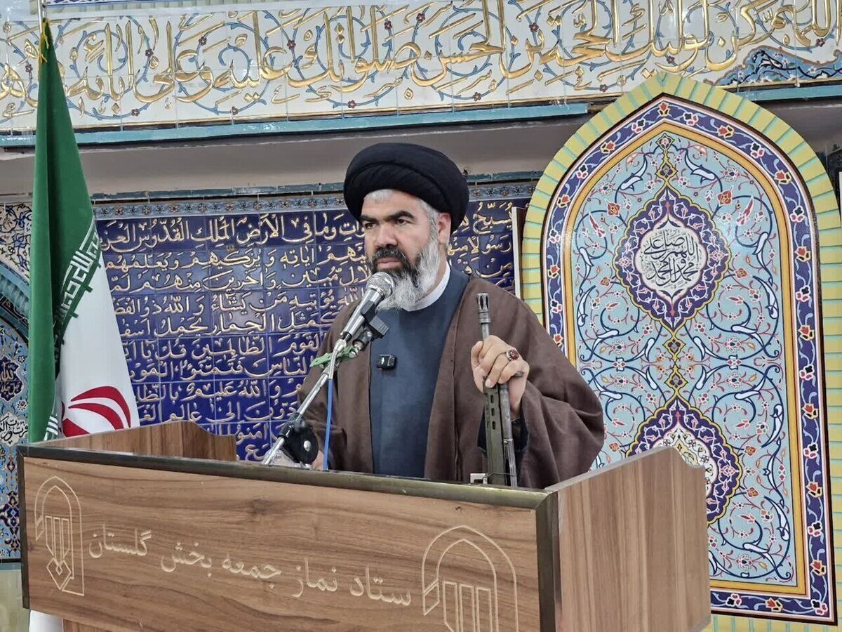 سخنان امام جمعه بهارستان درمورد جایگاه معلمان و تاثیر آنان بر جامعه