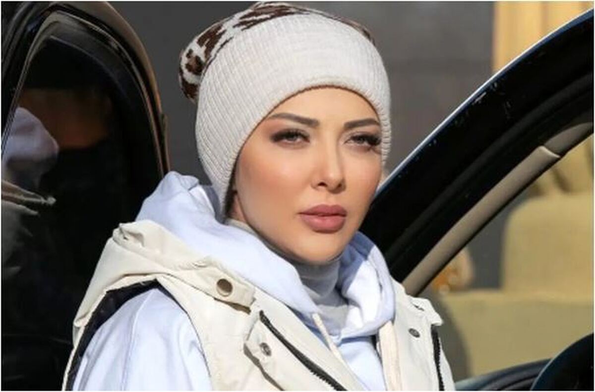 مدل مانتوی لیلا اوتادی با طرح نا معلومش سوژه شد/آدم یاد باب اسفنجی میوفته..