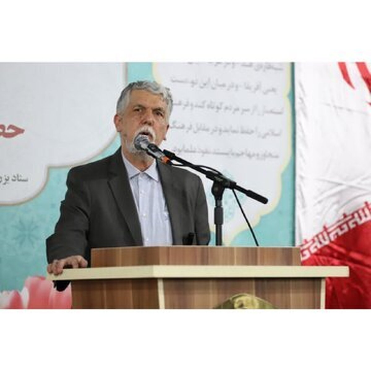 معرفی الگو‌های شاخص در جامعه برای تربیت کودکان
